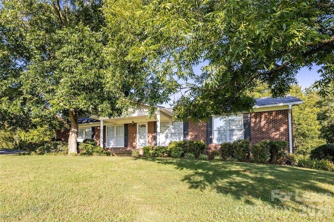 Building Photo - 34838 Ellen Rd