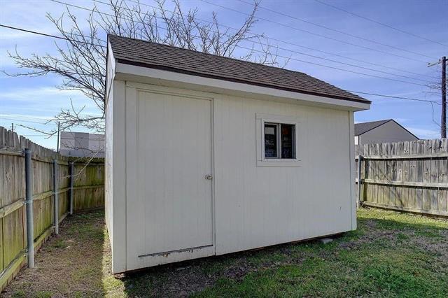 Building Photo - 1400 Paintbrush St