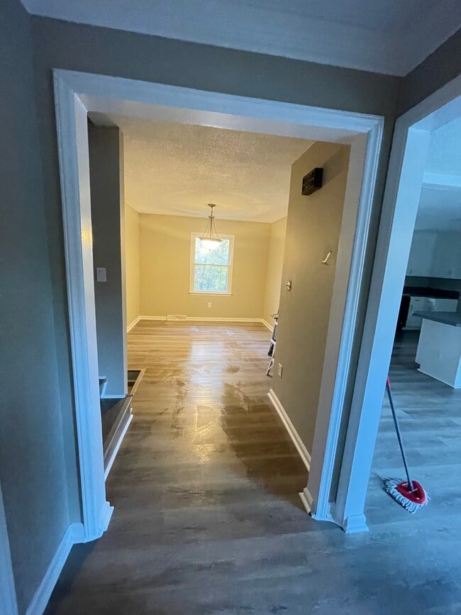 Building Photo - 112 Sycamore Rd