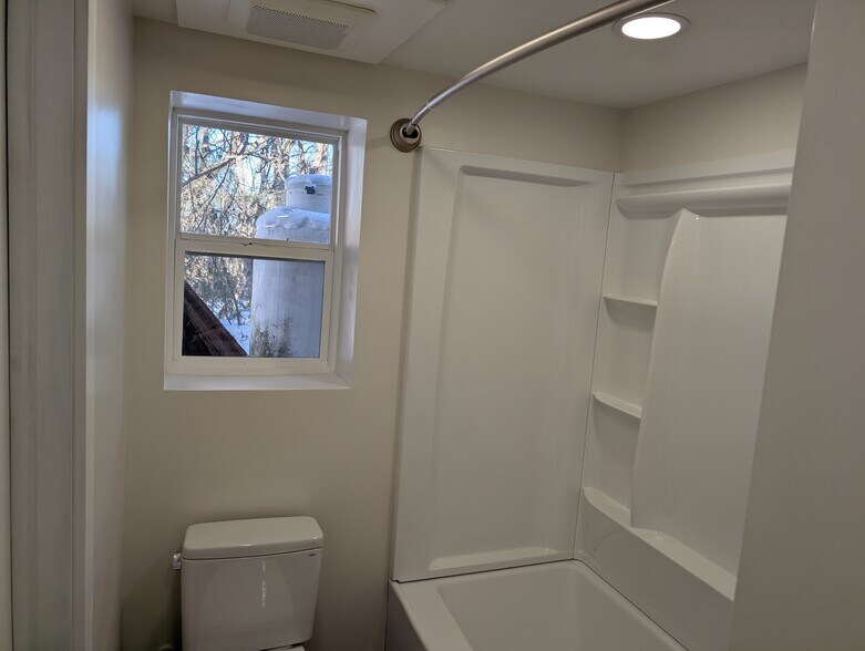 Building Photo - 1611 US-11