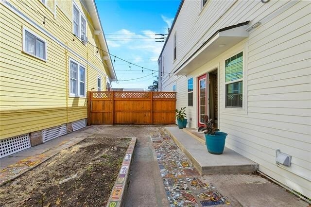 Building Photo - 1324 Cambronne St