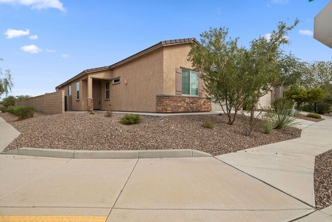 Building Photo - Beautiful 3 Bedroom Home in La Estancia & ...
