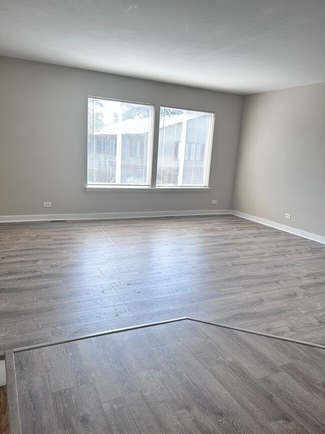 Building Photo - 1 Elm Ct