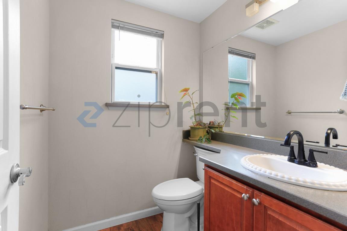 Building Photo - Unit
