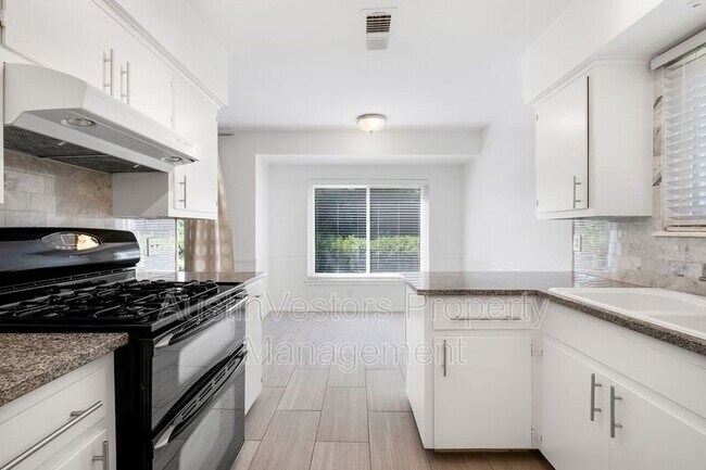 Building Photo - 8600 Clarewood Cir