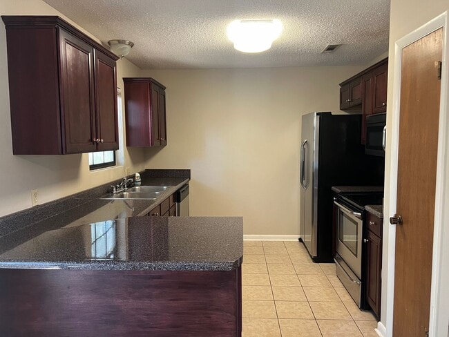 Building Photo - 303 Ridgeway Dr