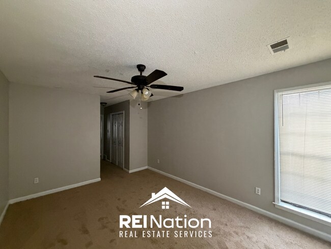Building Photo - 3BR/1.5BA Memphis Rental with Soaring Ceilings & Functional Galley Kitchen