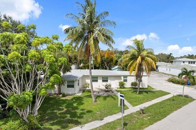Primary Photo - 121 S Lake Dr