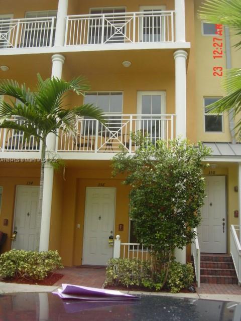 Building Photo - 358 SW 14th Ave