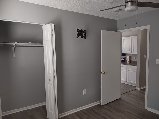 Building Photo - ****MOVE IN SPECIAL****Fabulous Upgraded Three Bedroom/Two Bath Townhome - Walking Distance to Le...