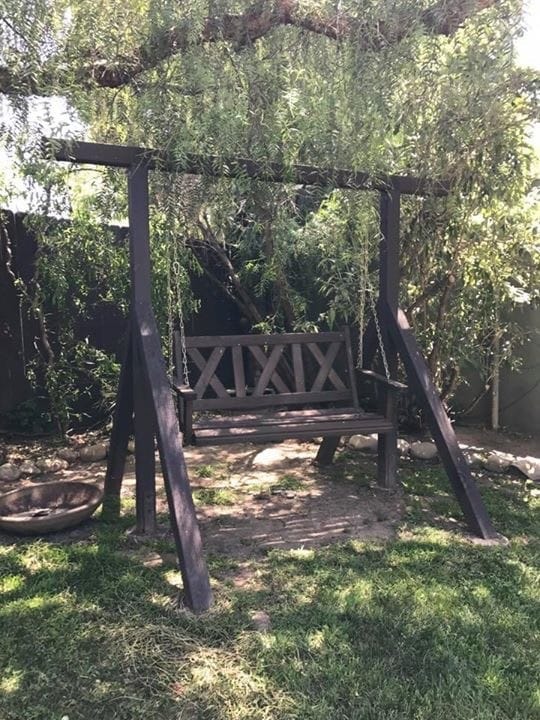 Swing - 2818 S Barrington Ave