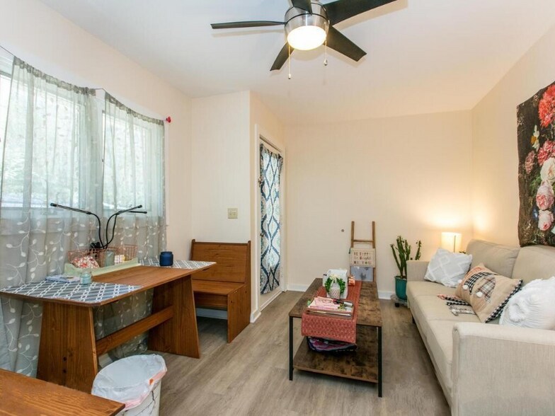 Building Photo - 123 Carolina Dr