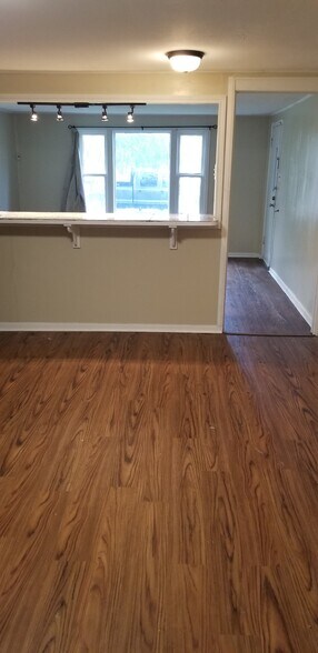 Building Photo - 1117 E Nettie Ave