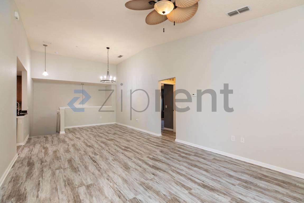Building Photo - Unit 112