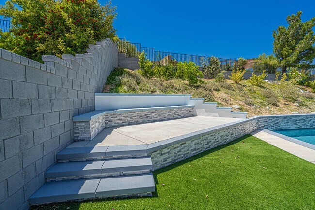 Building Photo - Single Story Pool Home for Rent in Palmdale.