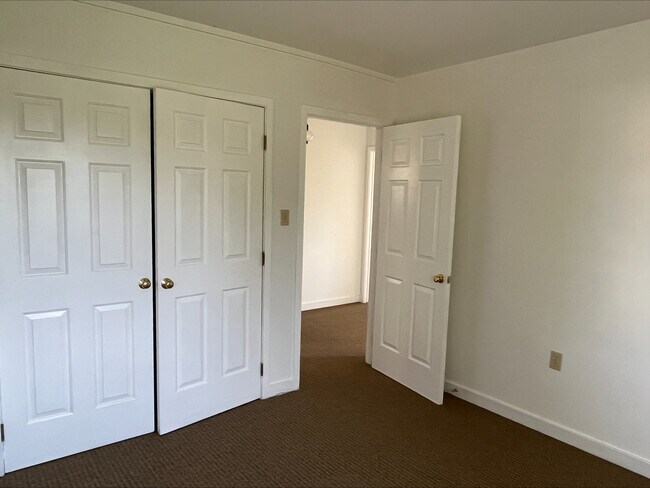 Bedroom 2 Closet - 38472 Nixon Rd