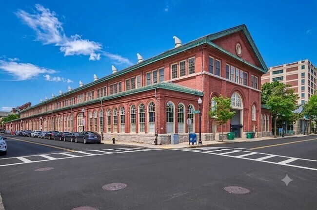 Building Photo - 106 13th St