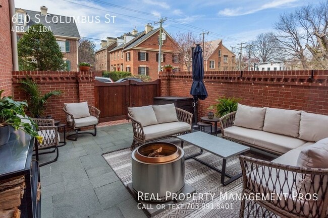 Building Photo - Stunning Corner Townhouse, Old Town Alexan...