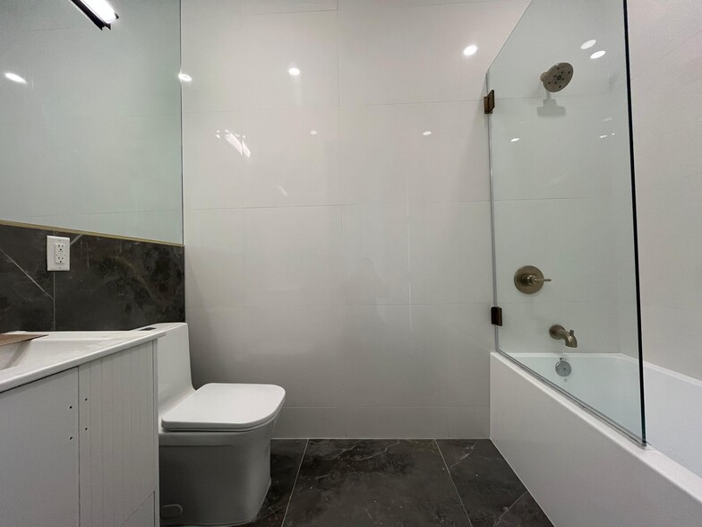 Building Photo - 51 Grace St