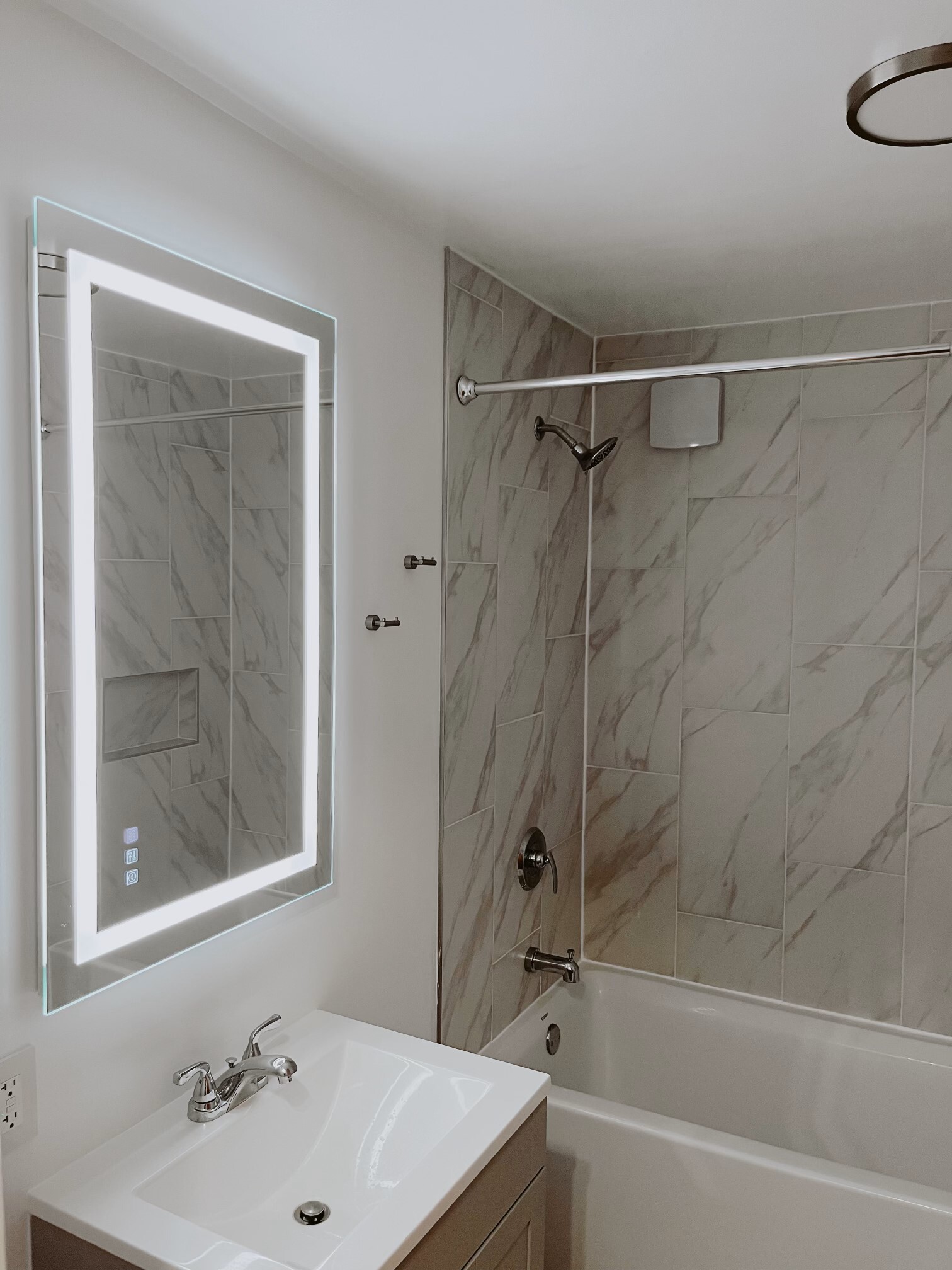 Anti-fog led mirror - 9275 1st St