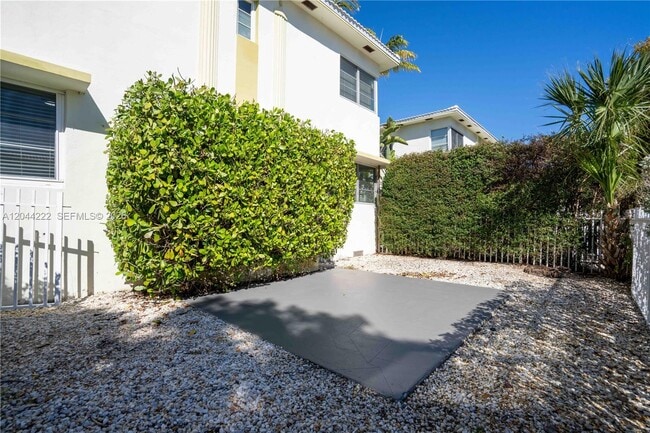 Building Photo - 1011 Bay Dr