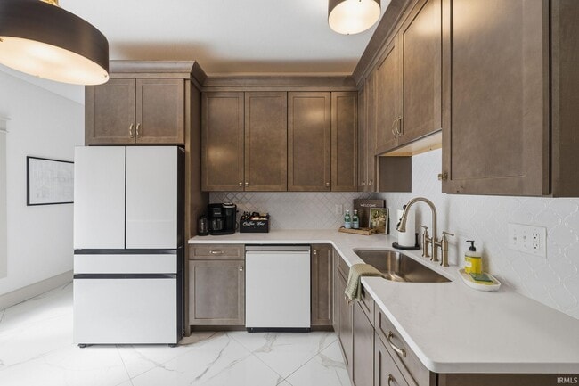 Building Photo - 1122 S Fess Ave