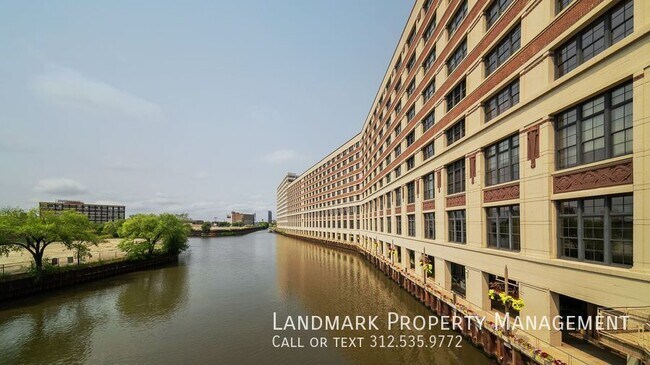Building Photo - 758 N Larrabee St