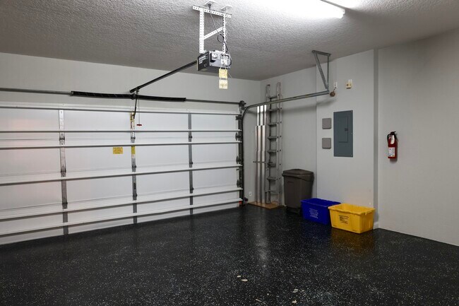 Building Photo - 80 Live Oak Cir