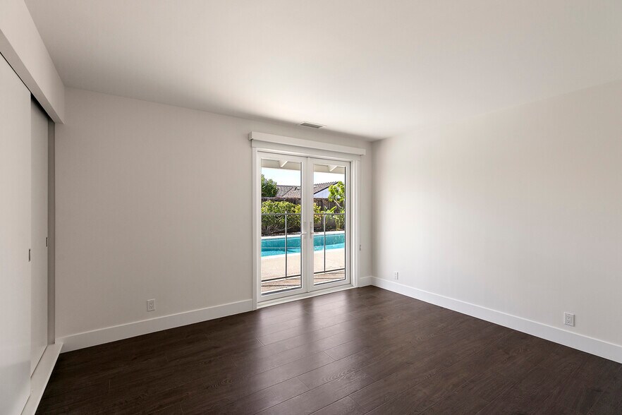 Building Photo - 1901 Altura Dr