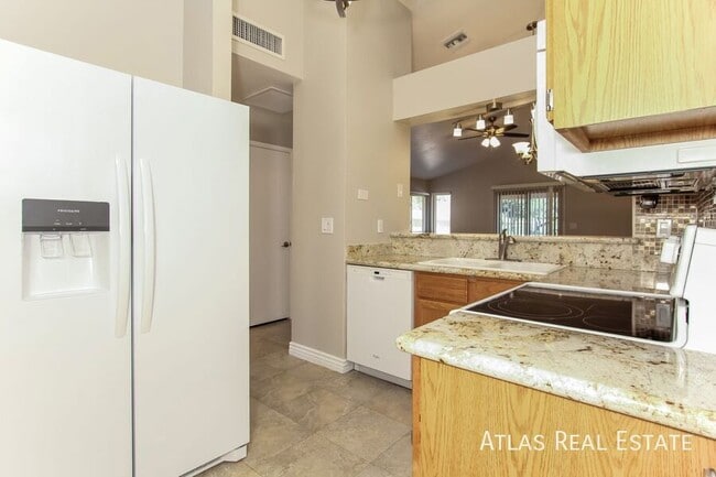 Building Photo - 1365 N Culpepper Ave