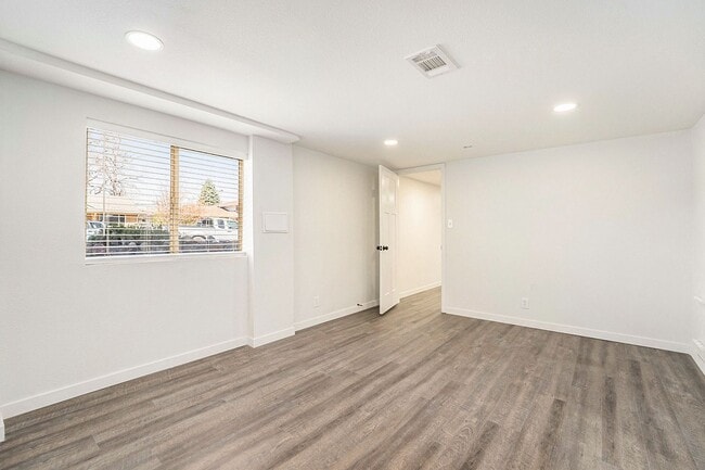 Building Photo - 4728 Estes St