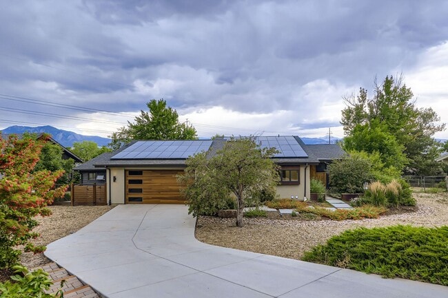 Building Photo - Private Retreat 4 BDR Near Baseline Reservoir