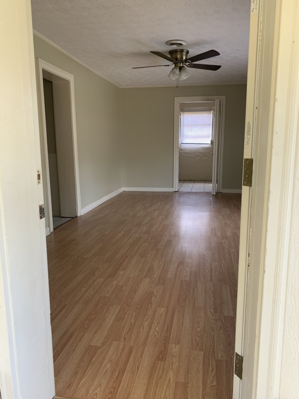 sunroom and laundry area at the back - 2021 Davis Ave