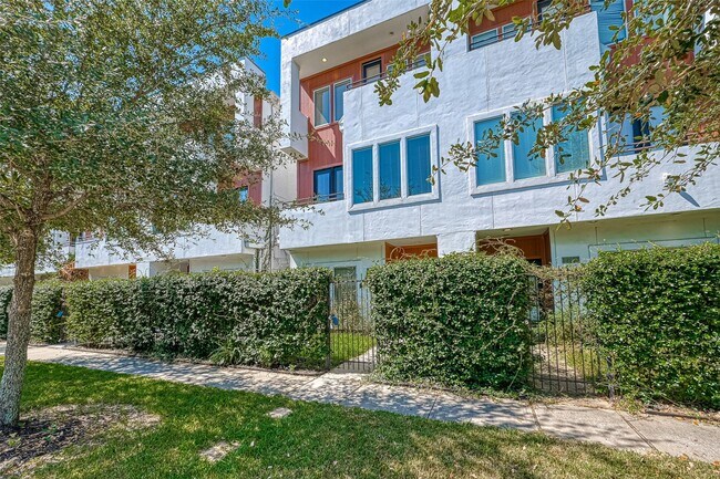 Building Photo - 2748 Clay St