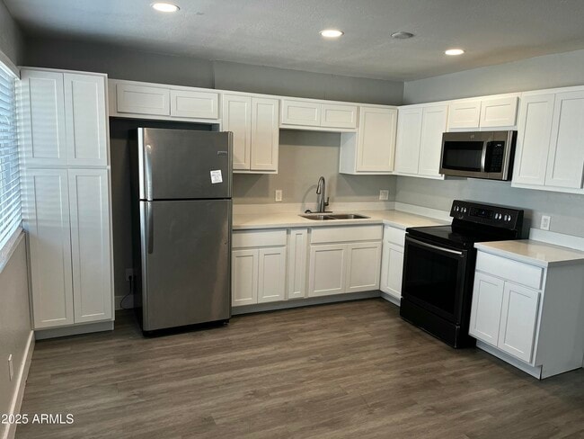 Building Photo - 5027 N 16th Ave