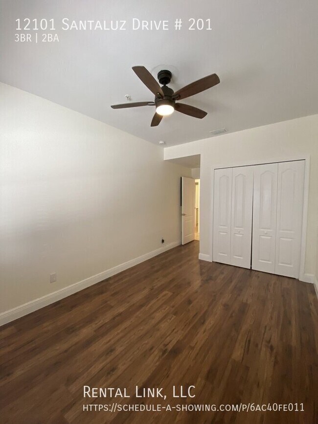 Building Photo - 12101 Santaluz Dr