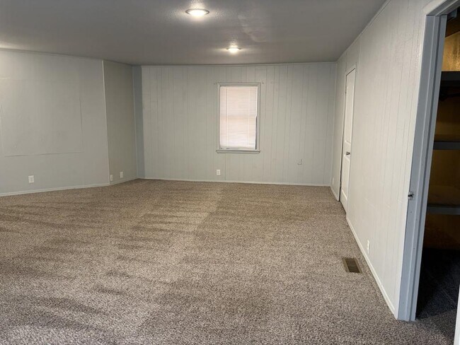 Building Photo - 17822 S Bryant Rd