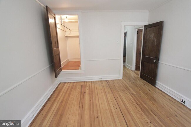 Building Photo - 804 W 21st St