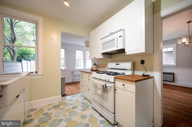 Building Photo - 1406 Lovering Ave