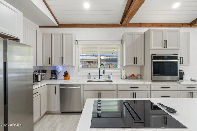 Building Photo - 1759 N Spring Cir