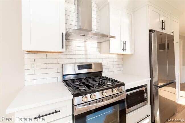 Building Photo - 5485 Hammersmith Dr