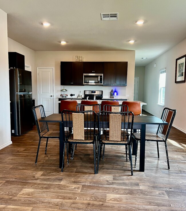 Building Photo - Gorgeous 4 Bedroom New Build in St. Hedwig!