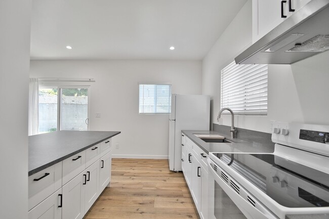 Building Photo - 1704 W 169th Pl