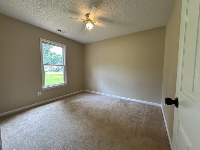 Building Photo - 237 Baytree Dr