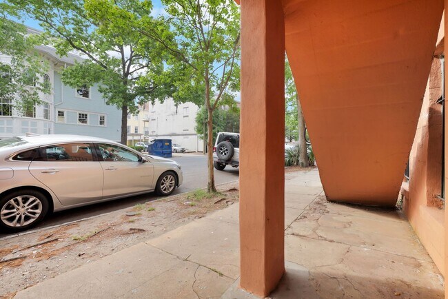 Building Photo - 703 Barnard St