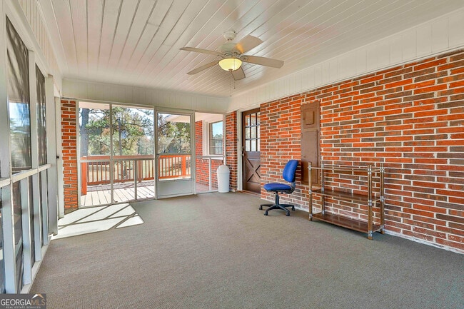 Building Photo - 334 Porter Rd