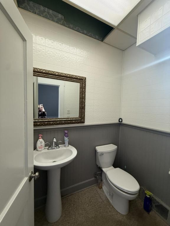 Building Photo - 270 Union St