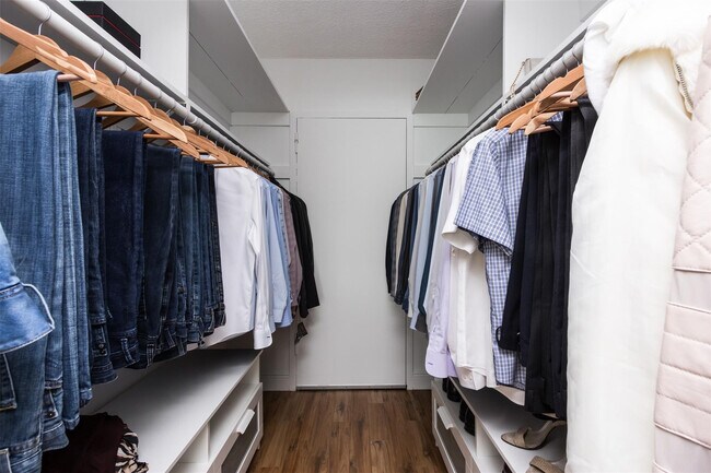 Building Photo - 2500 NE 48th Ln