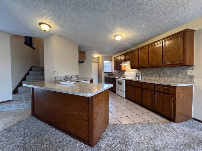 Building Photo - Cozy Rental in NW OKC!