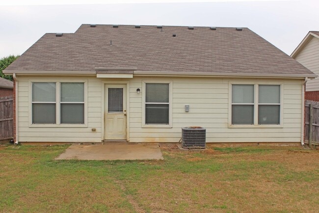 Building Photo - Lovely 3 BR 2 BA Home for Lease in Cross Oak Ranch Addition